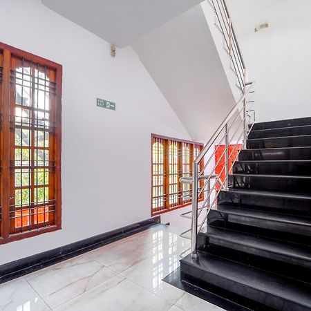 Super Townhouse City Center Ernakulam Kochi Екстериор снимка