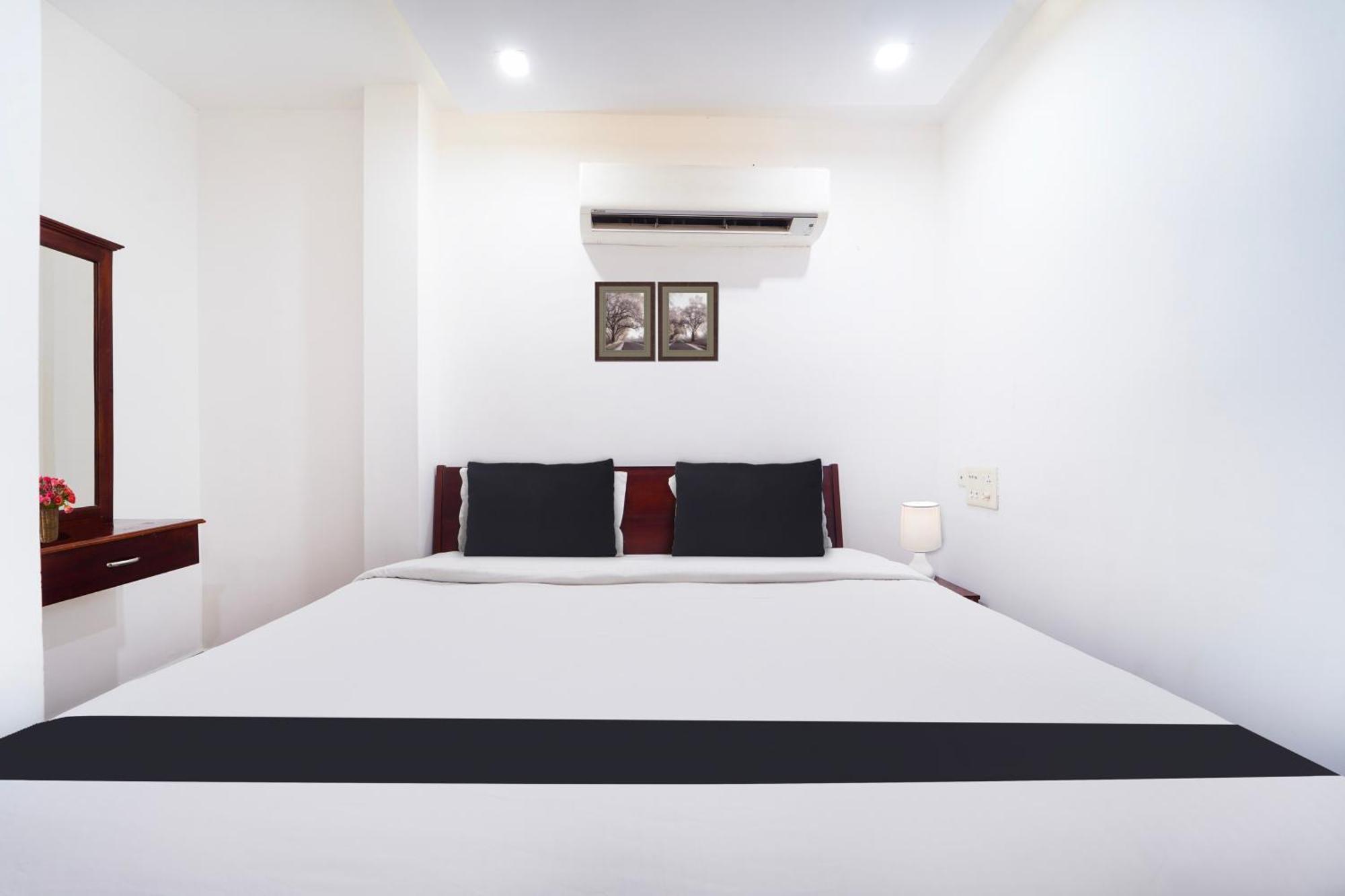 Super Townhouse City Center Ernakulam Kochi Екстериор снимка