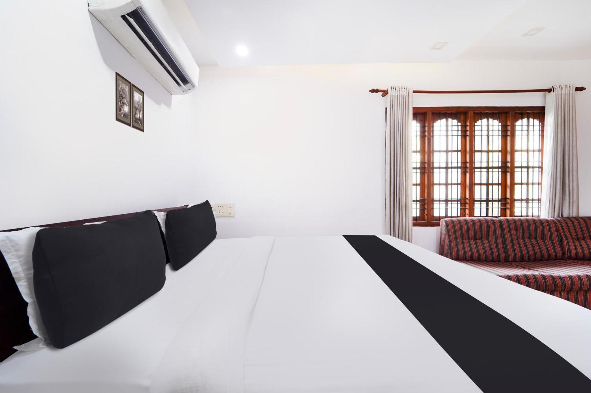 Super Townhouse City Center Ernakulam Kochi Екстериор снимка