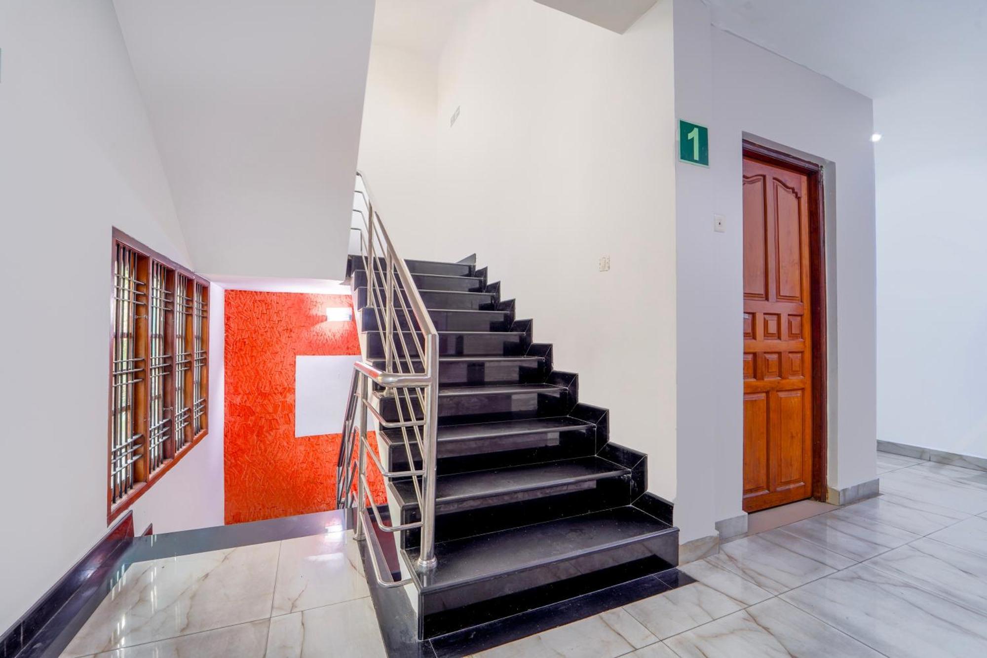 Super Townhouse City Center Ernakulam Kochi Екстериор снимка